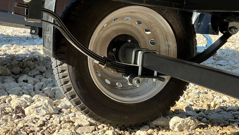 Прицеп до легкового авто : 2,15 х 1,26 м борт 60см , фанера