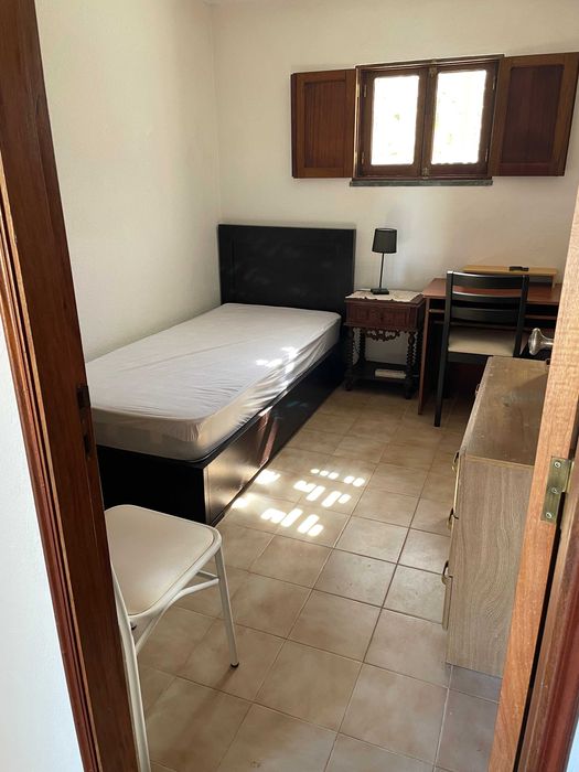 Alugo  em Gambelas Faro, quartos para  estudantes