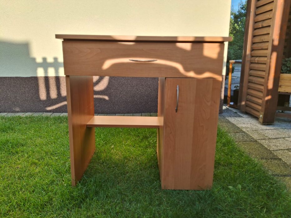 Biurko dziecięco/młodzieżowe.