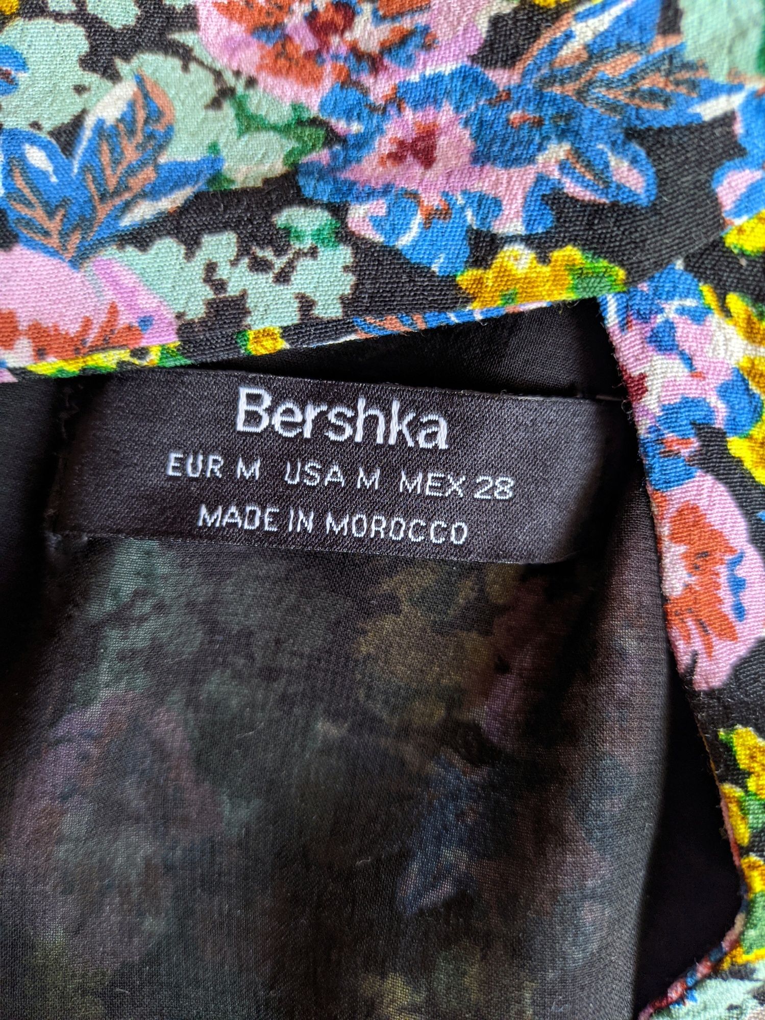 Яскрава сукня BERSHKA