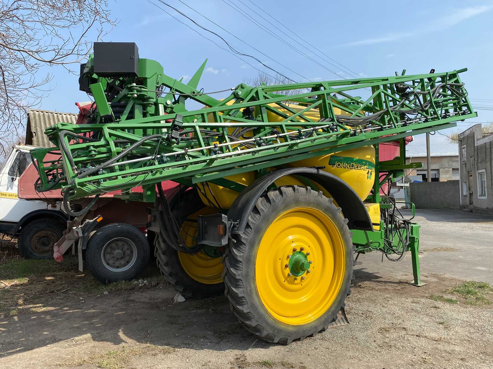 Обприскувач причіпний  JOHN DEERE 840