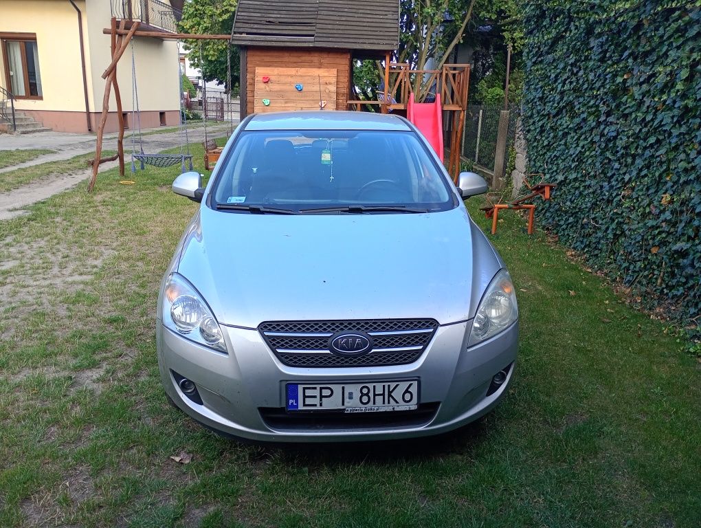 Kia Cee'd 2007r silnik w trakcie naprawy
