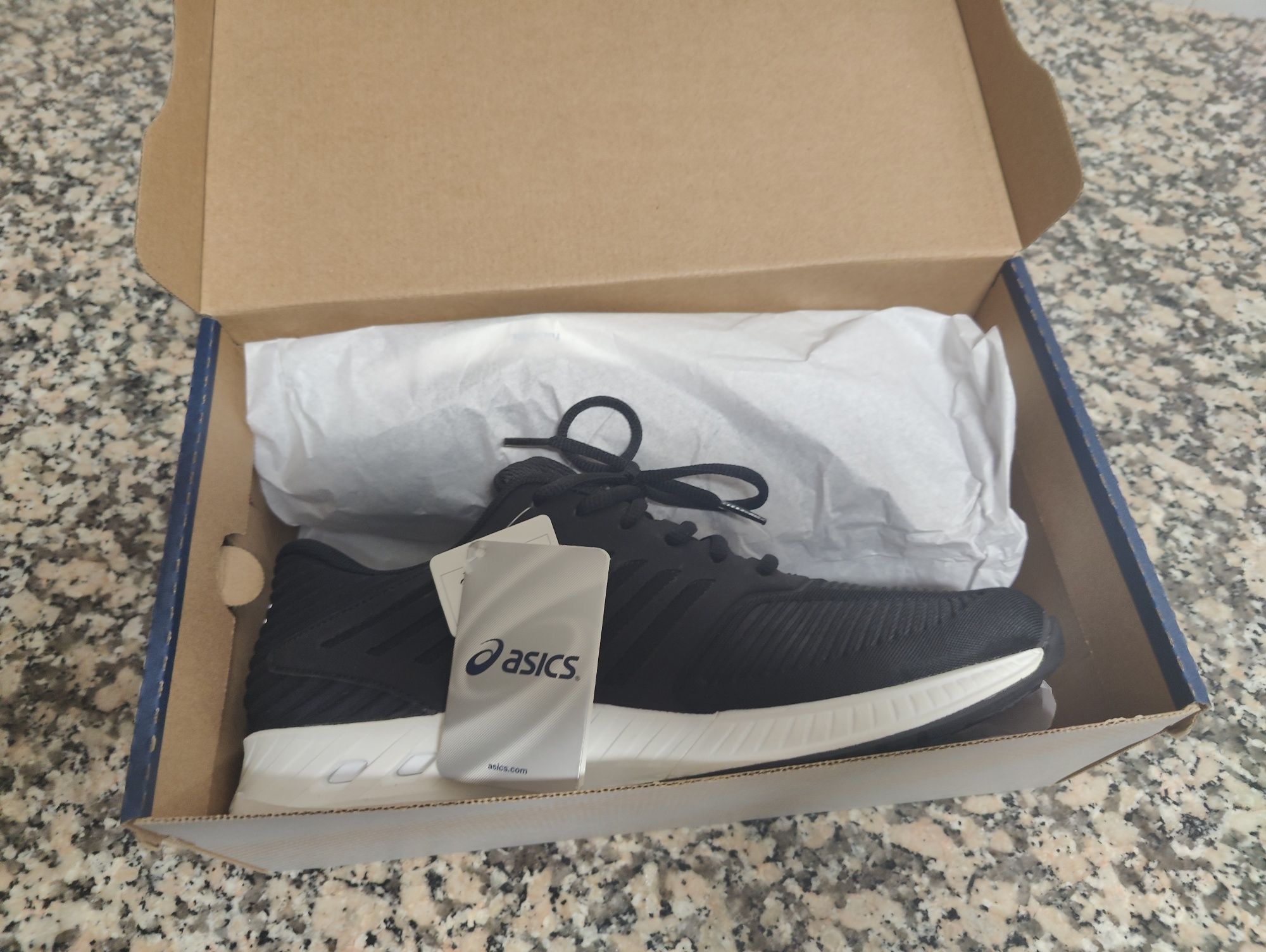 Sapatilhas de corrida ASICS fuzeX