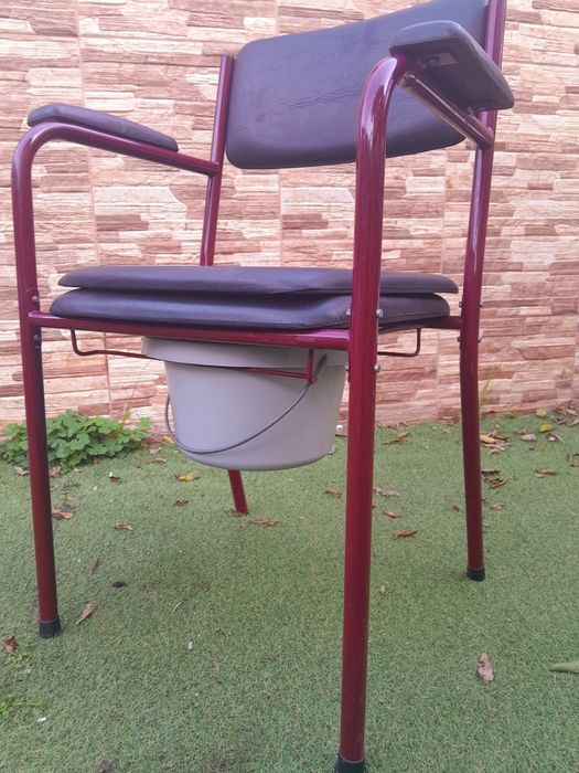 Cadeira sanitaria pouco uso