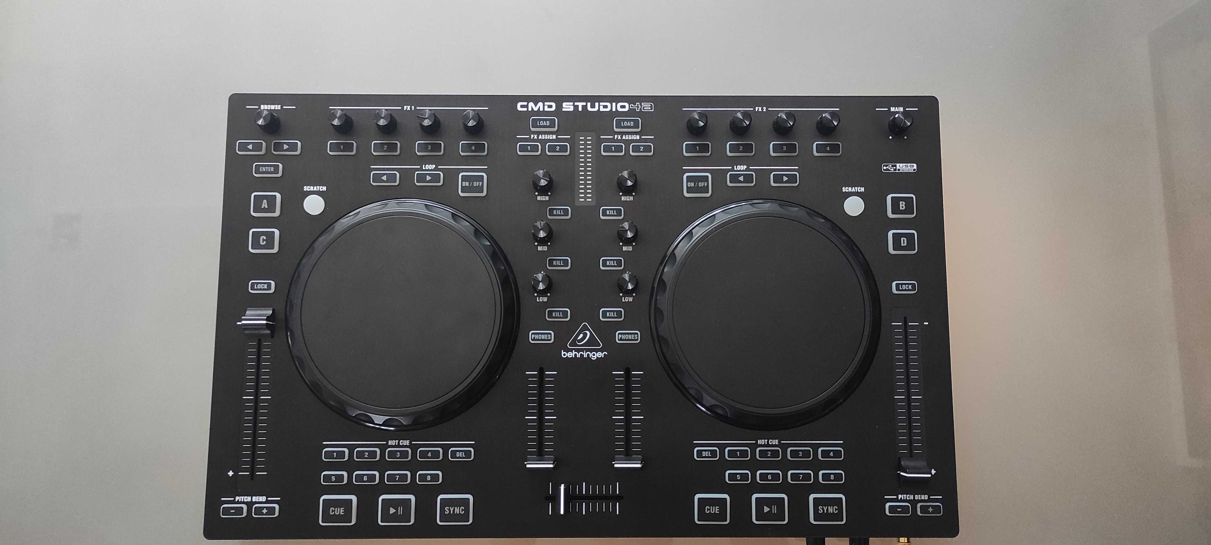 DJ Behringer CMD Studio 4a
