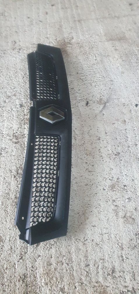 Grill Renault Master 2 grill atrapa oslona przód przednia zderzaka