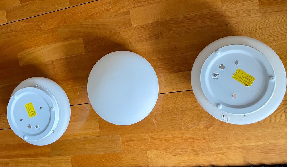 trzy lampy szklane, na sufit lub na ścianę