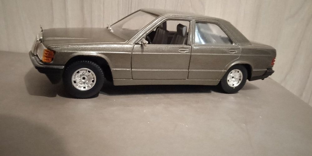 Mercedes Benz 190E 1/24 вінтажна моделька