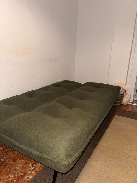 Sofá cama verde comprado em Agosto