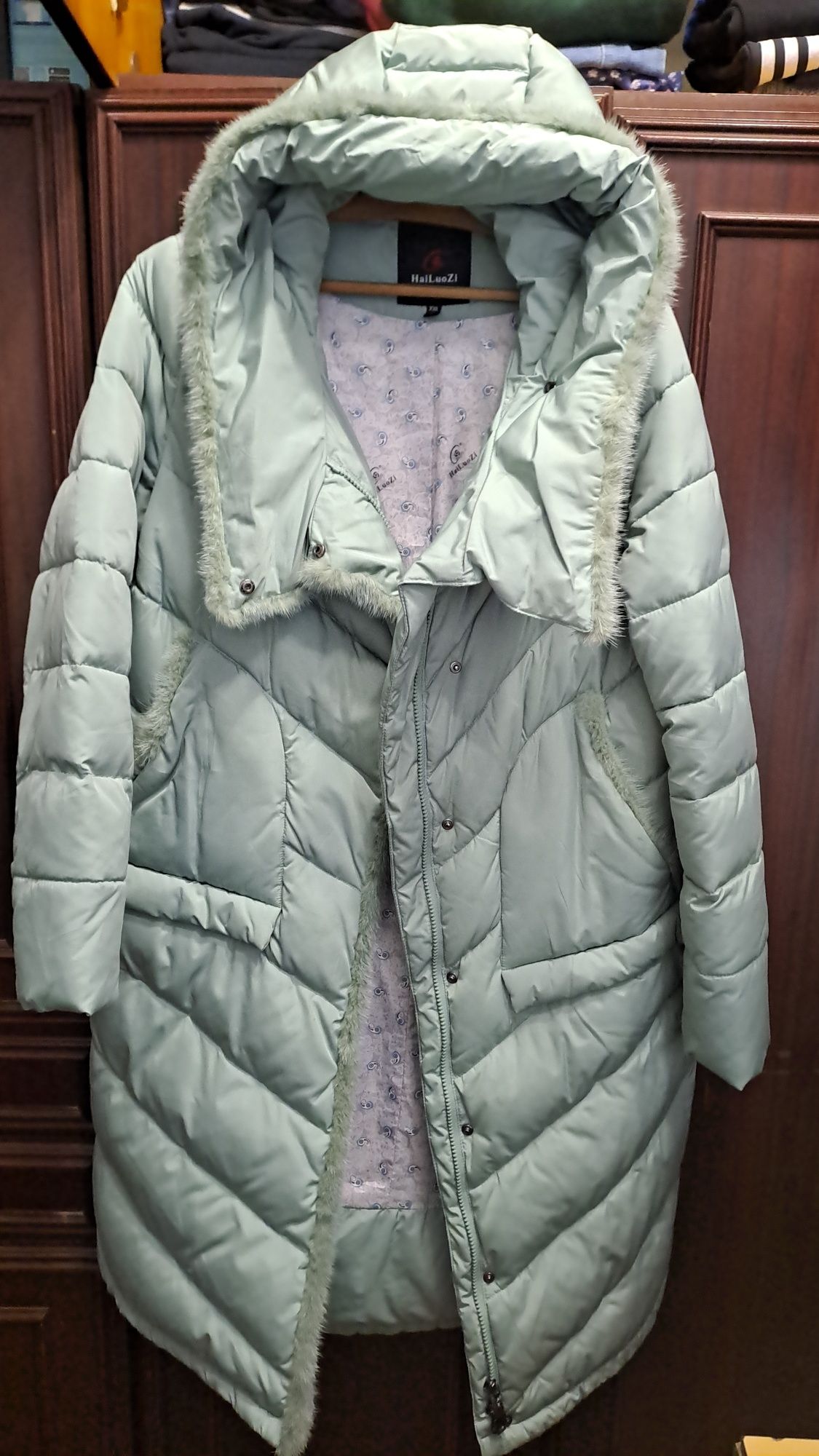 Зимнее пальто лёгкое и теплое