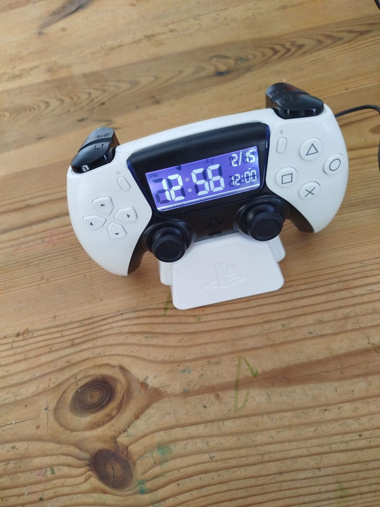 Zegar-stacja dokująca PlayStation 5 – dla fana PS5!