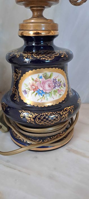 conjunto de candeeiros e loiça