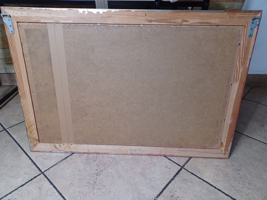 Eleganckie lustro w drewnianej rzeźbionej ramie