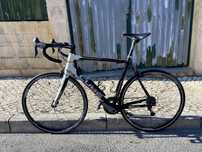 Bicicleta CUBE de estrda
