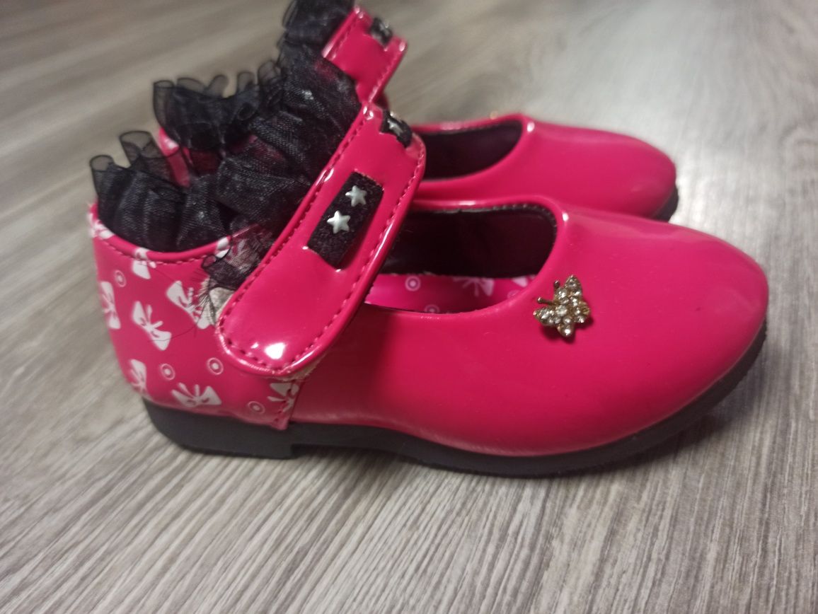 Рожеві дитячі туфлі