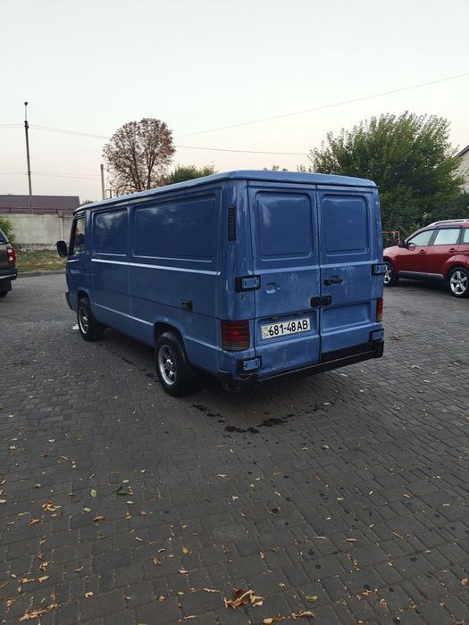 Продам бус Мерседес мб100 д СРОЧНО