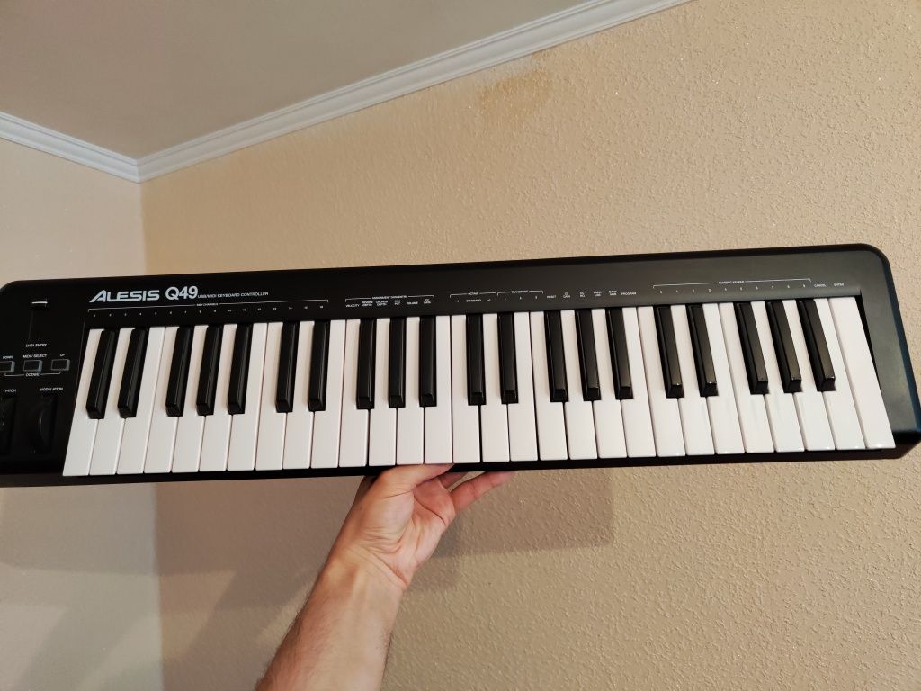 Міді клавіатура Alesis Q49