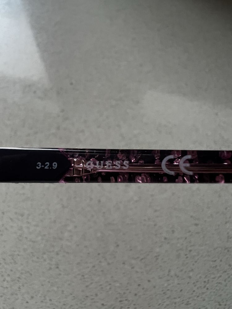 Oculos de ver, crisnça. Marca Guess.