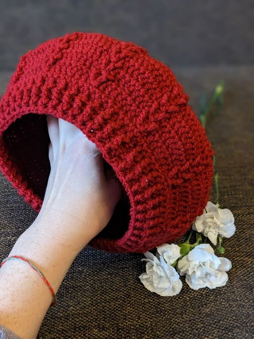 Вязаный берет ручной работы
