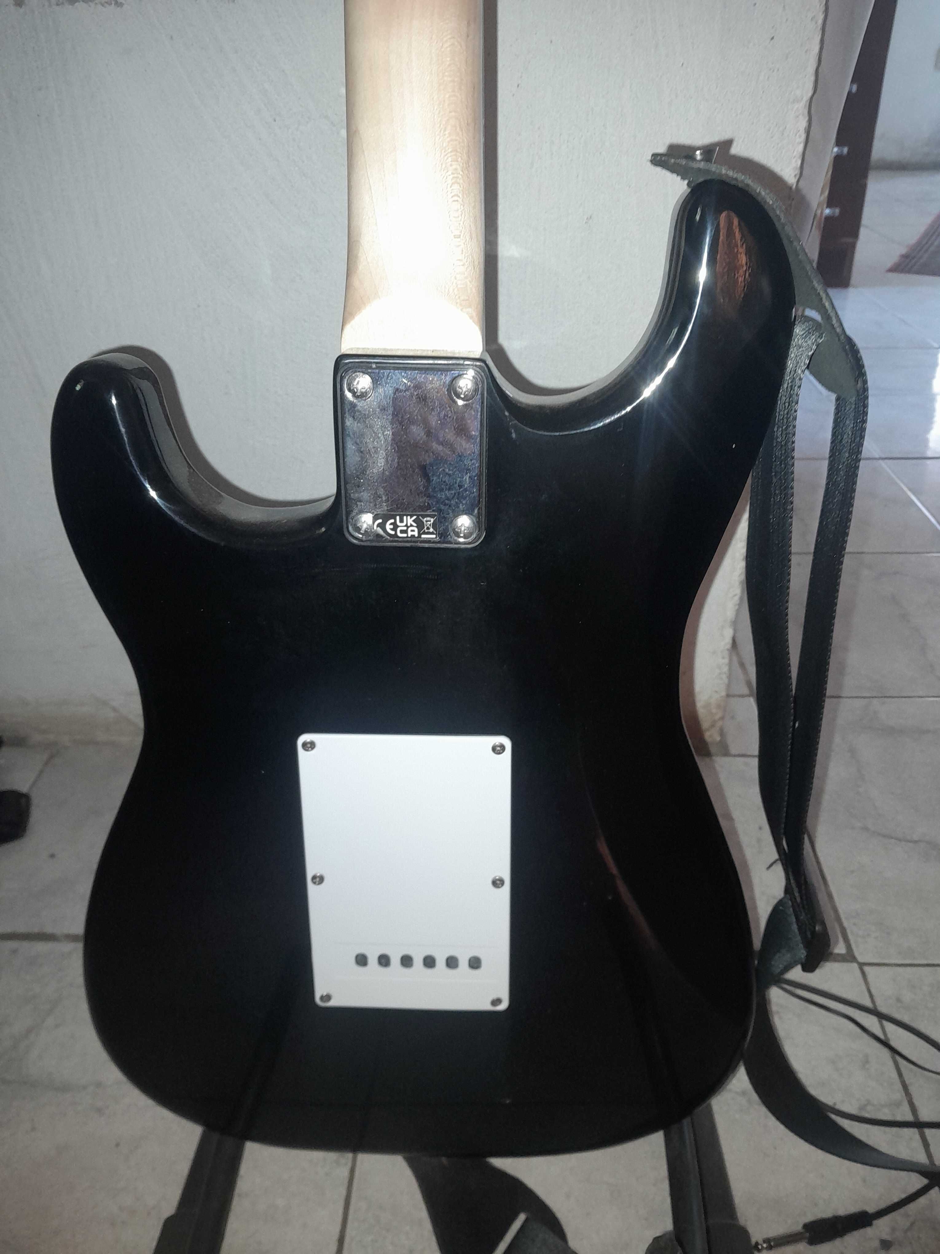 Guitarra eléctrica nova"
