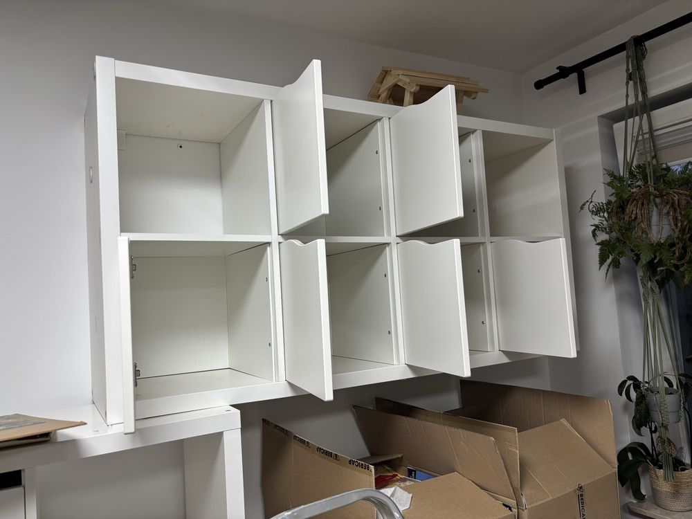 Ikea kallax 2x4 biala mat z drzwiczkami