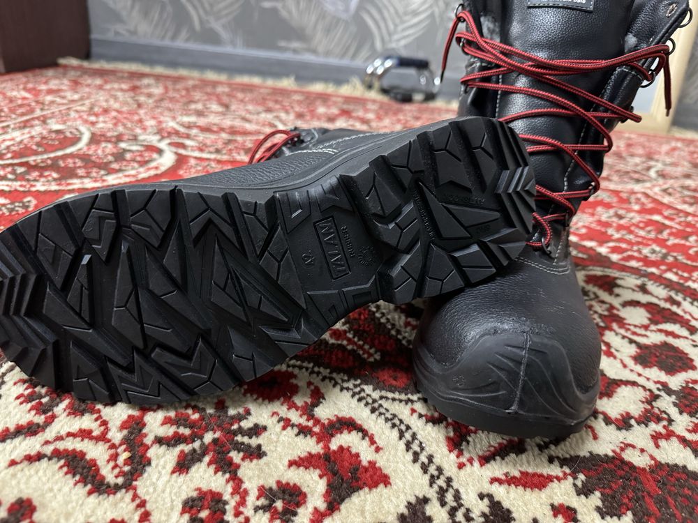 Продам рабочие ботинки