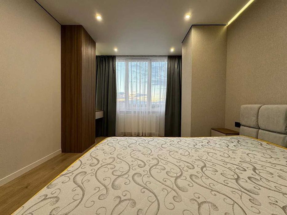 Шикарна двійка з кухнею-студією поблизу центру