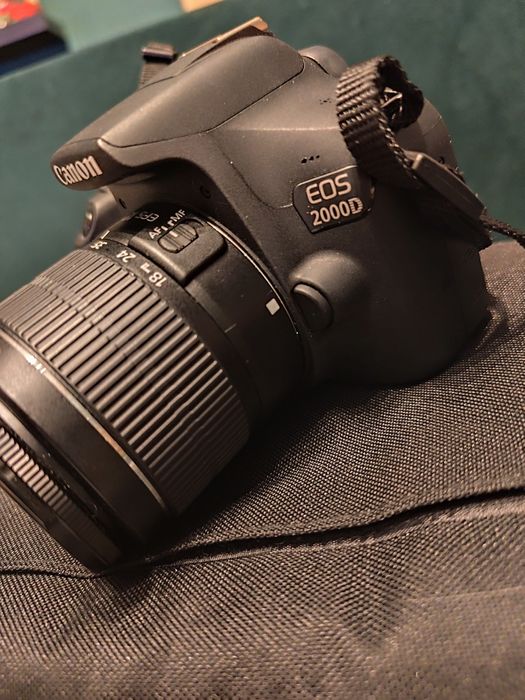 Super Okazja . Lustrzanka Canon EOS 2000D