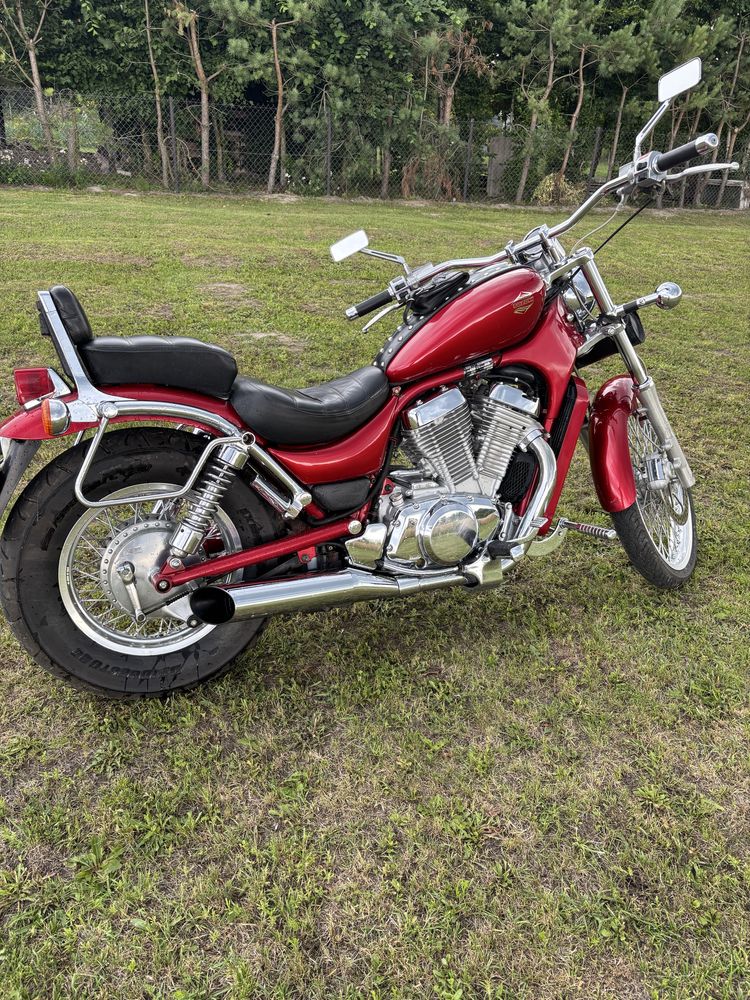 Suzuki Intruder VS