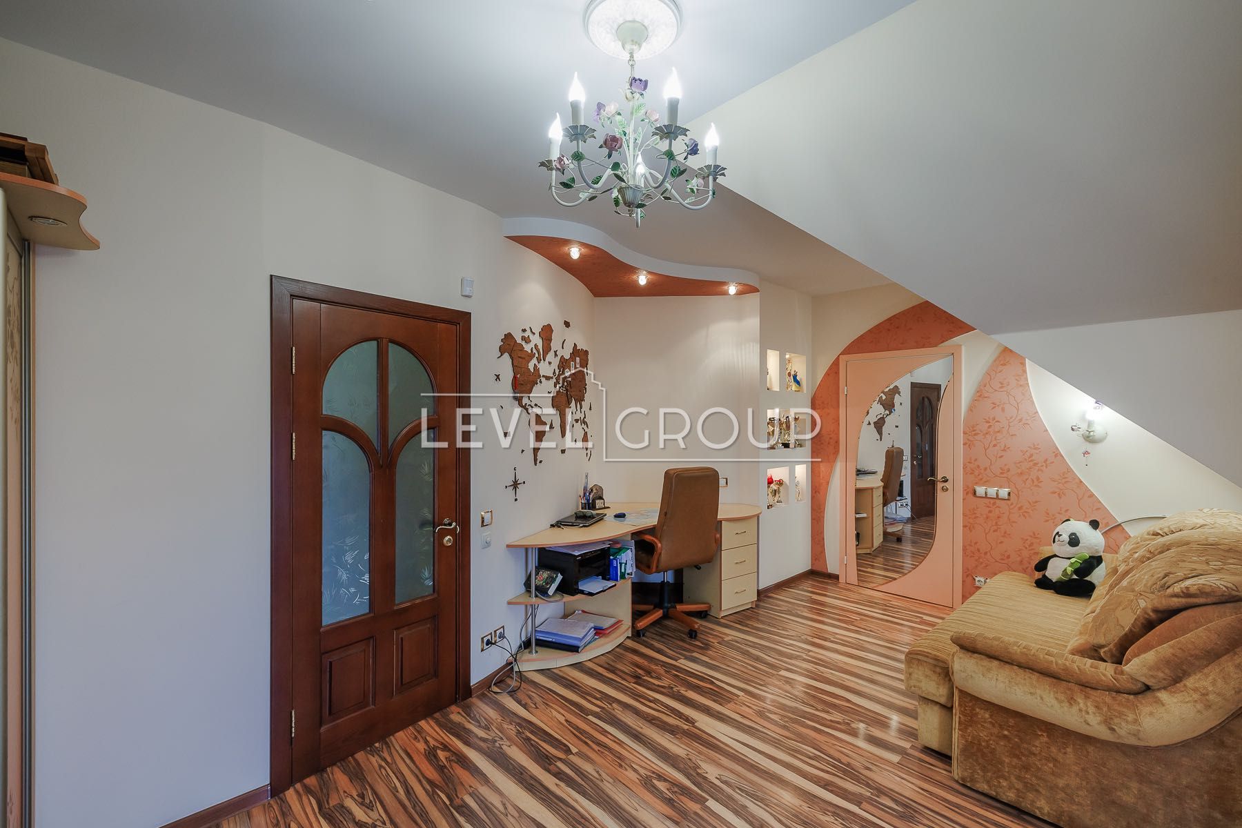 Продаж будинку з ремонтом,Глеваха біля лісу та озер,250 кв.м,8.3 сотки