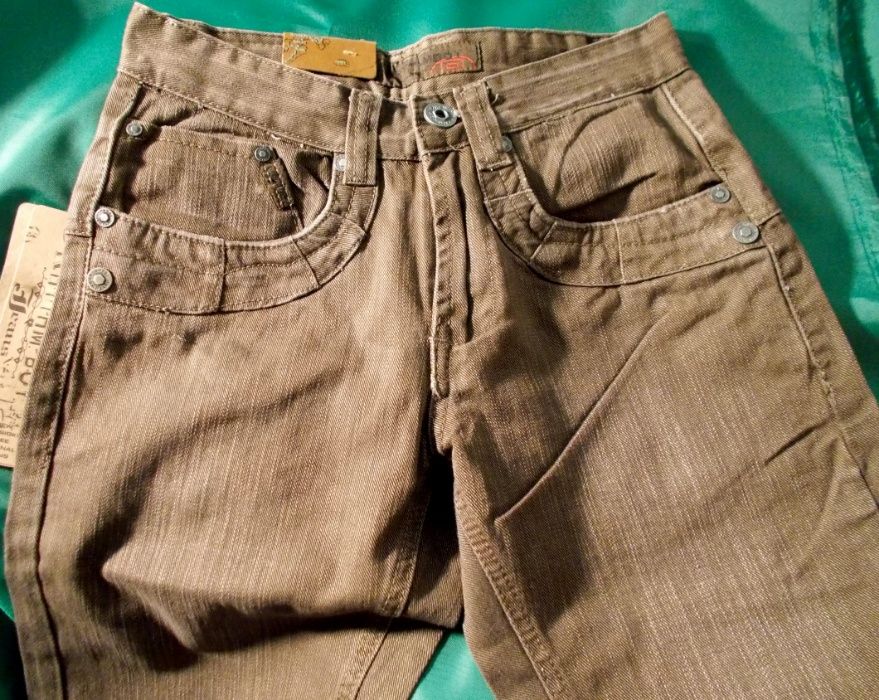 Джинсы мужские,46 размер,цвет олива-защитный,зелёный