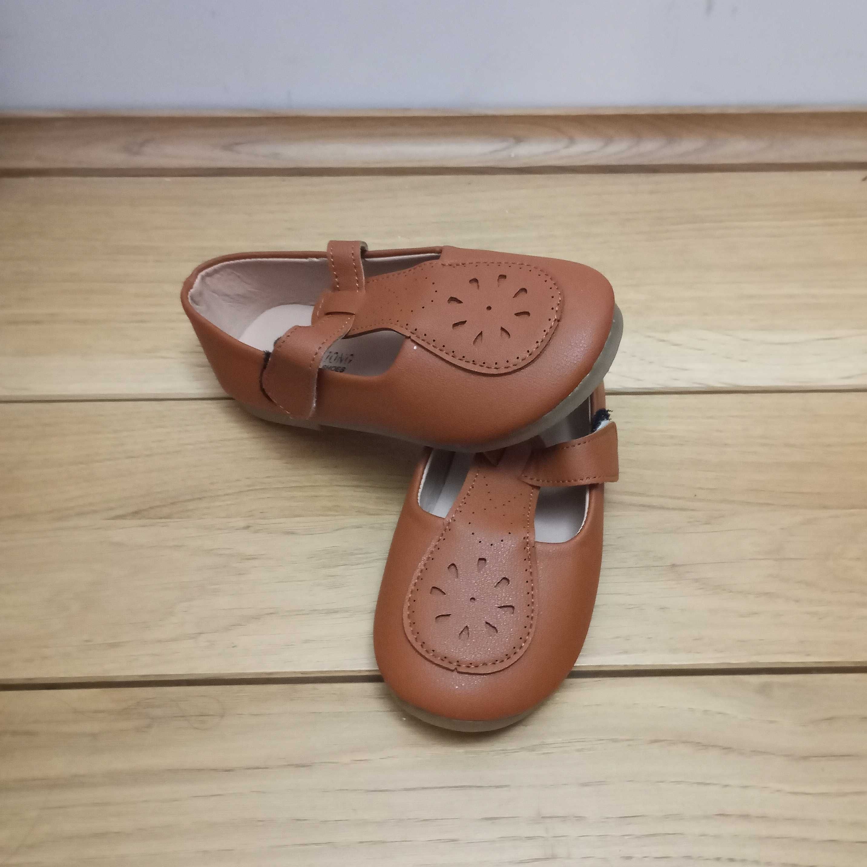 Pantofelki w stylu Vintage rozmiar 28