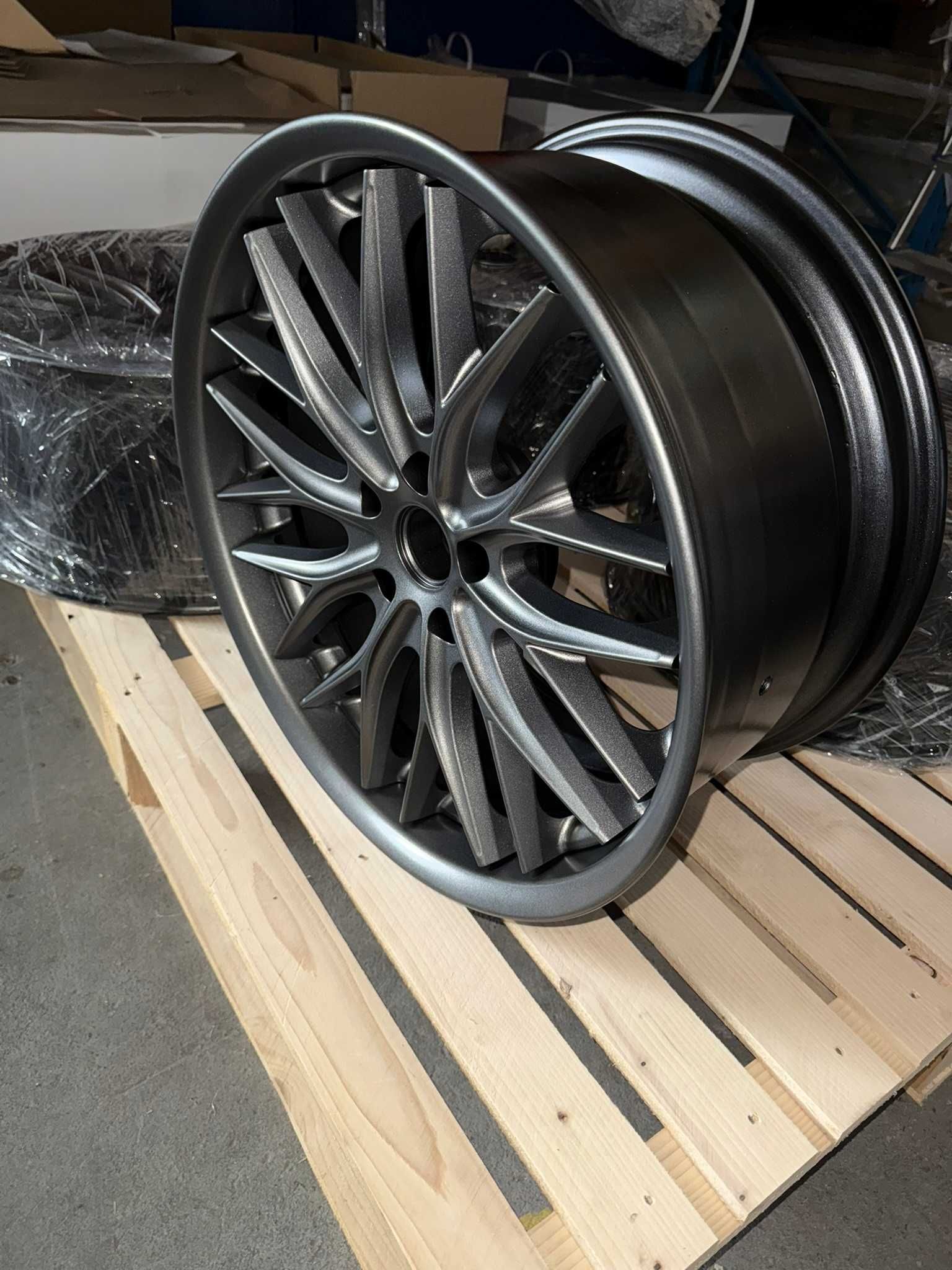 Felgi Vossen VWS-2 19" 9.5J ET27 5x114.3 – grafitowe, po regeneracji