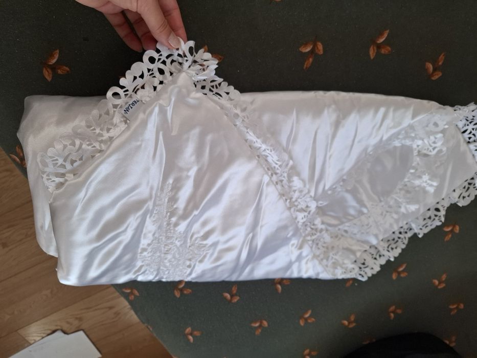 Rożek, becik biały do chrztu