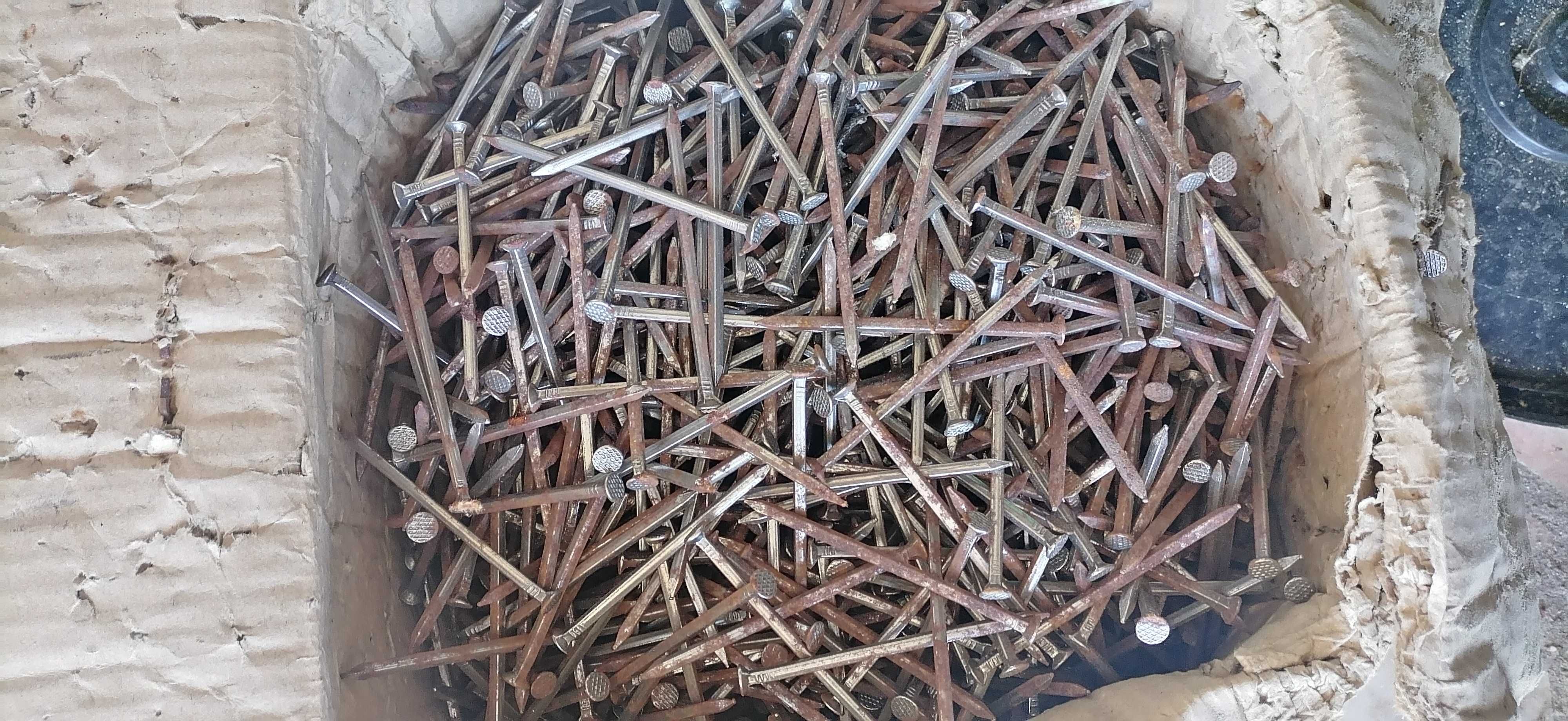Pregos de 1/2 e 9,00 mm