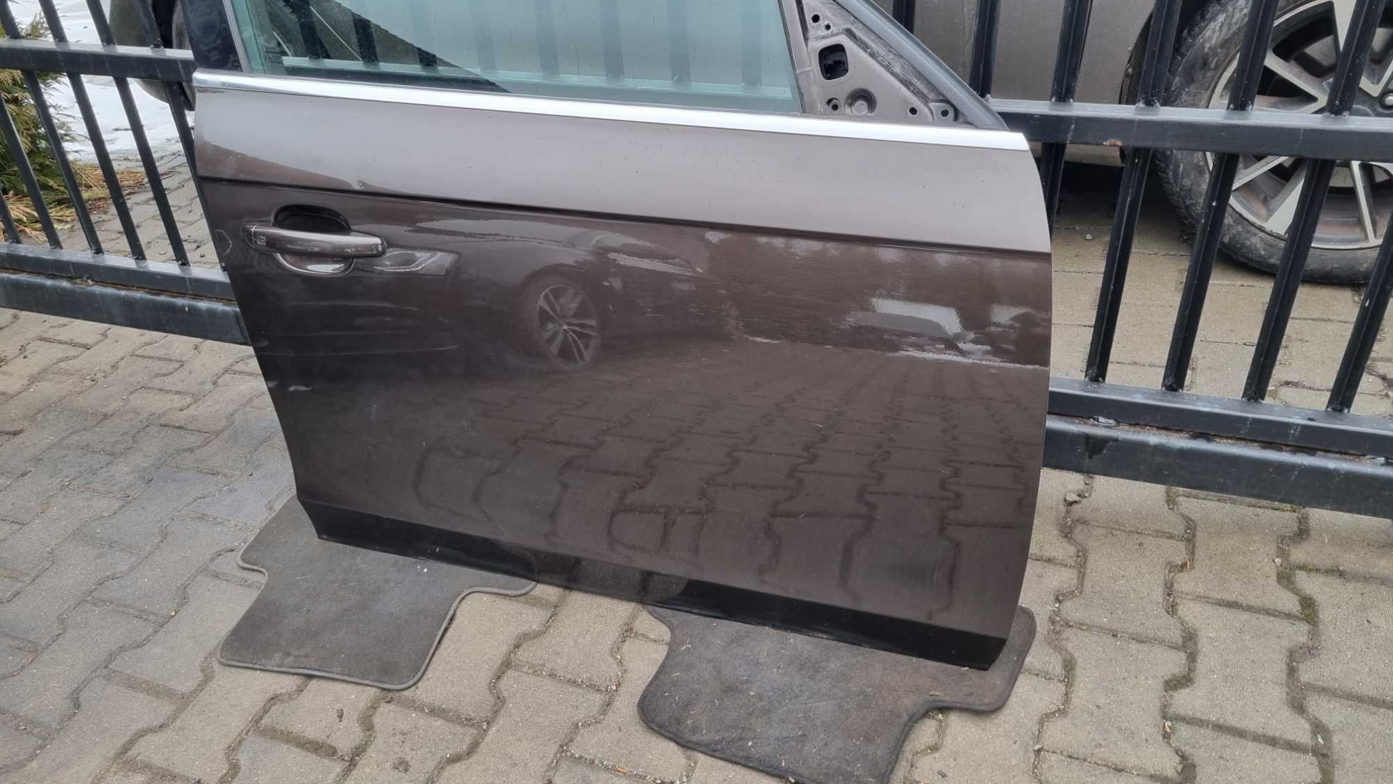 Drzwi prawy przód  Audi a4 b8 Lz8w