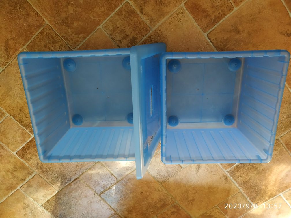 Pojemniki Ikea Vessla, niebieskie pojemniki na kółkach