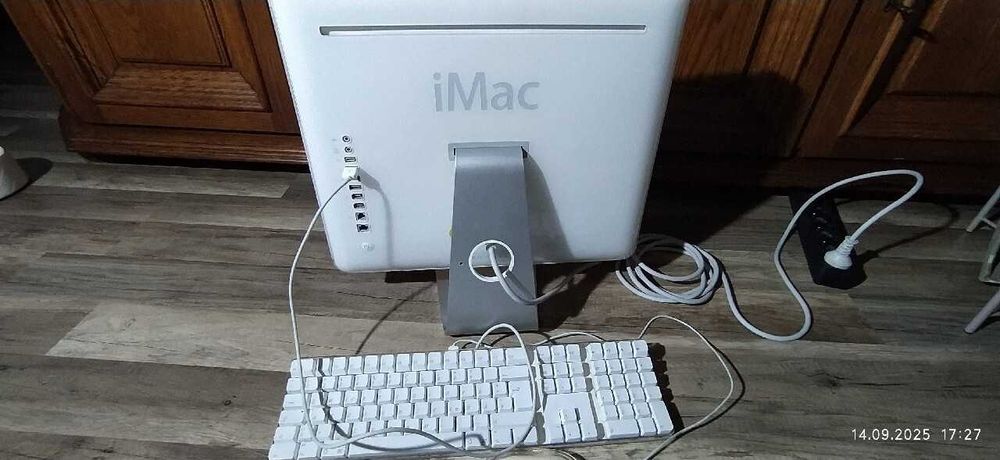 Komputer stacjonarny iMac Apple Mac klawiatura myszka Mac