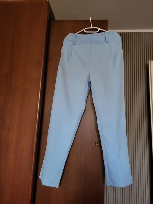 Spodnie damskie materiałowe z kieszeniami.  Rozmiar z metki XXL.
