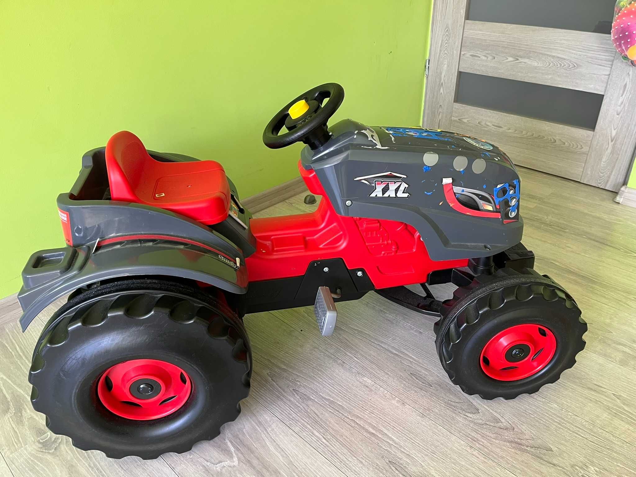 Traktor z przyczepką z napędem