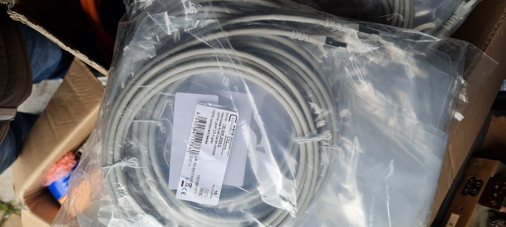 kabel LAN krosowy firmy Metz Connect 2,5m