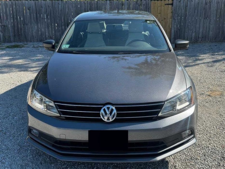 Volkswagen Jetta Sport      2016