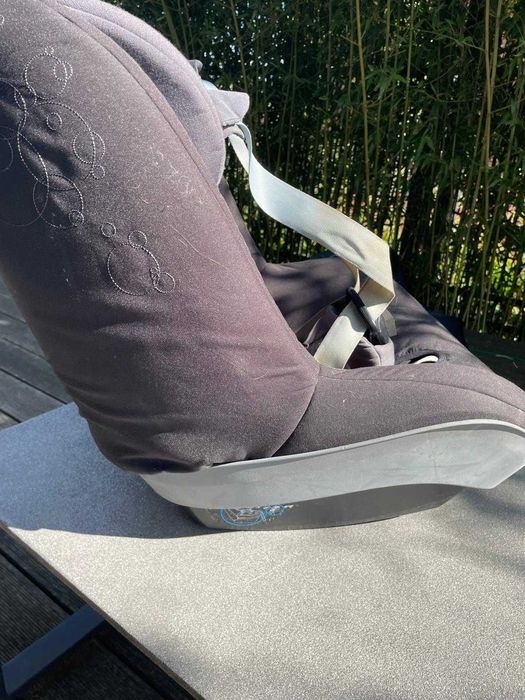 Sprzedam zestaw Maxi-Cosi Pearl 9–18 kg z bazą FamilyFix ISOFIX.