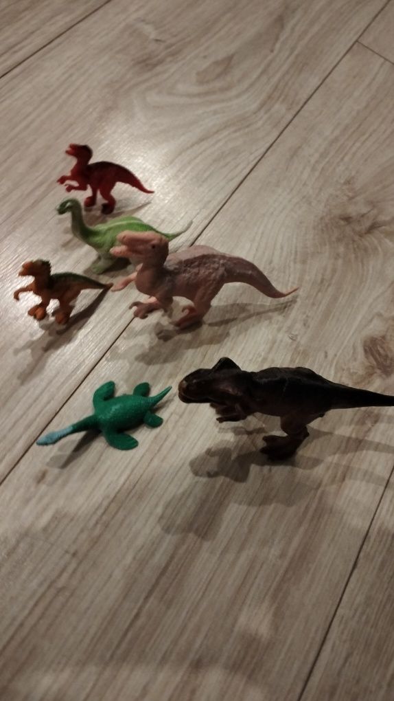 Dinozaury figurki