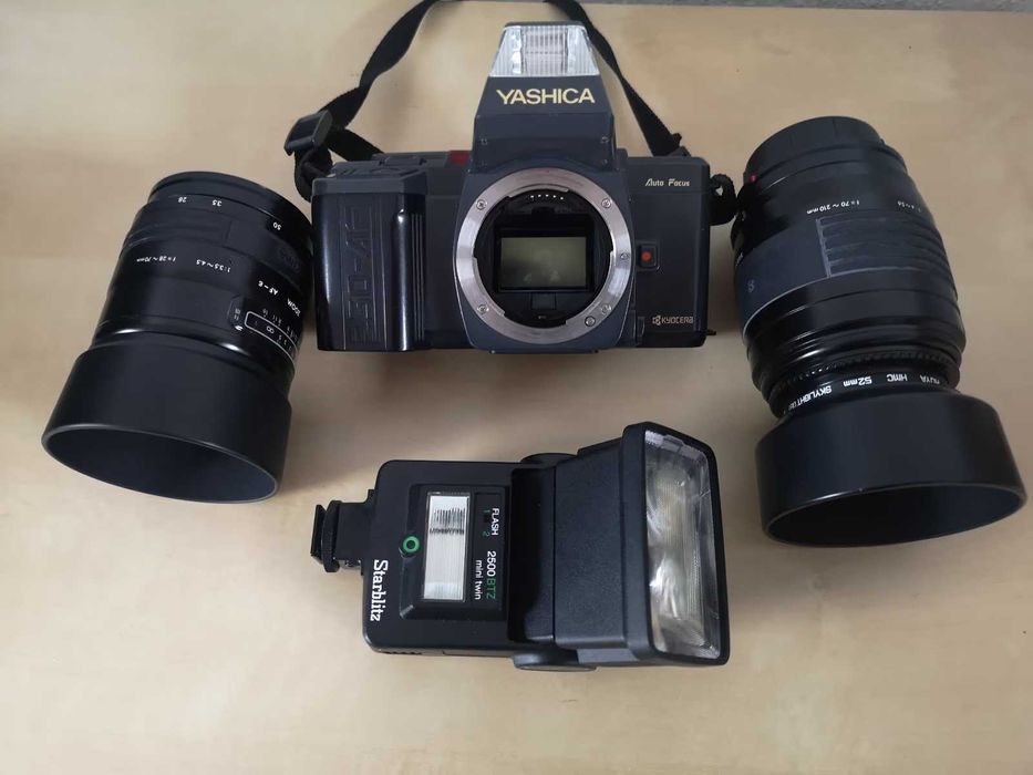 Aparat YASHICA 230-AF z wyposażeniem