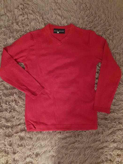 Cienki czerwony sweter