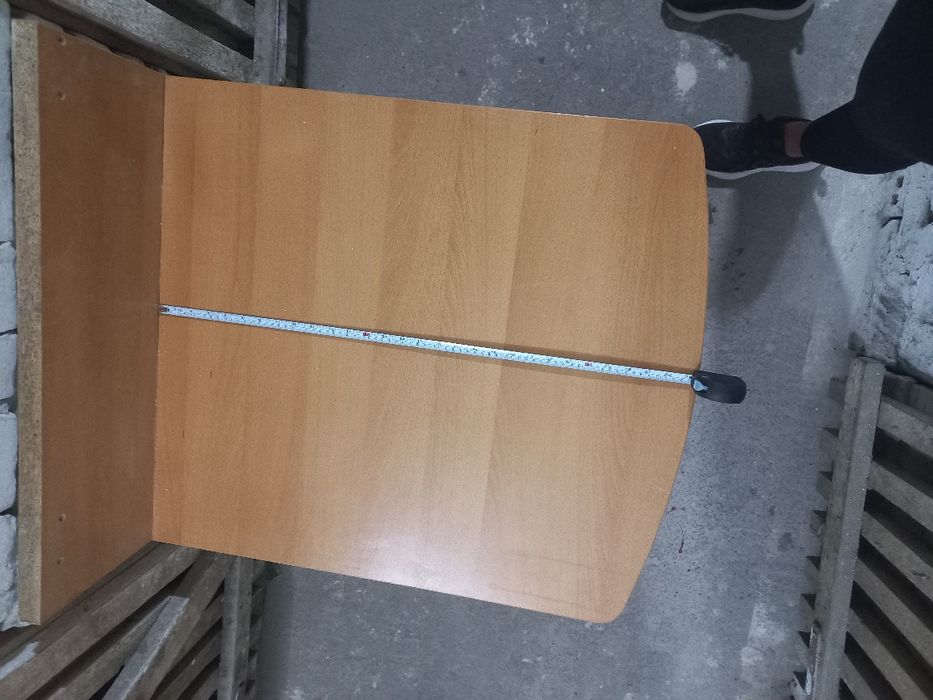 Stolik mocowany do ściany