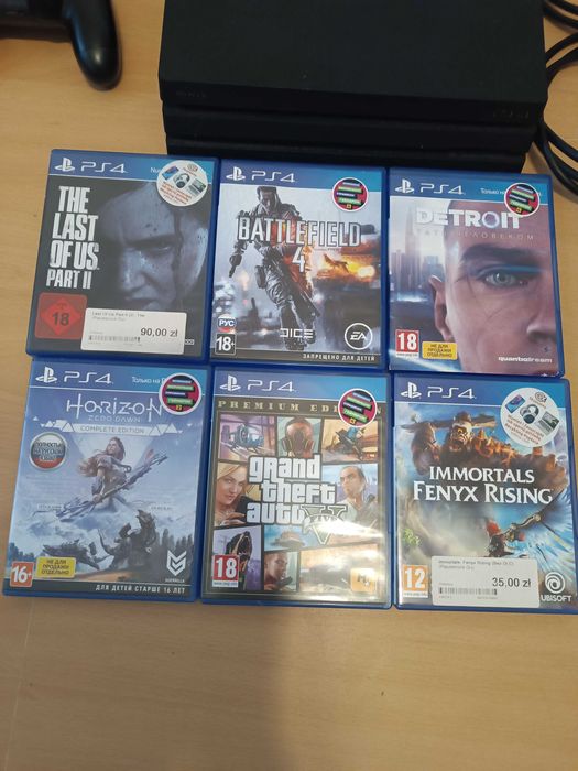 Konsola Playstation 4 Pro 1TB + 2 pady + 14 gier