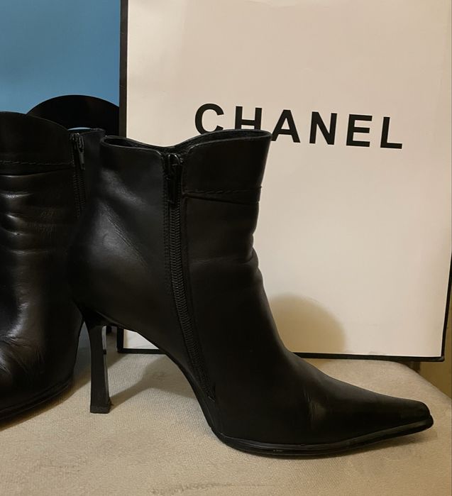 Елегантні утеплені шкіряні ботильйони на шпильці