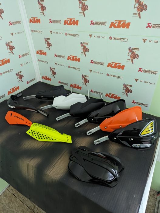 Продам мото екіпірування мото аксесуари резина шолом рукавиці захист